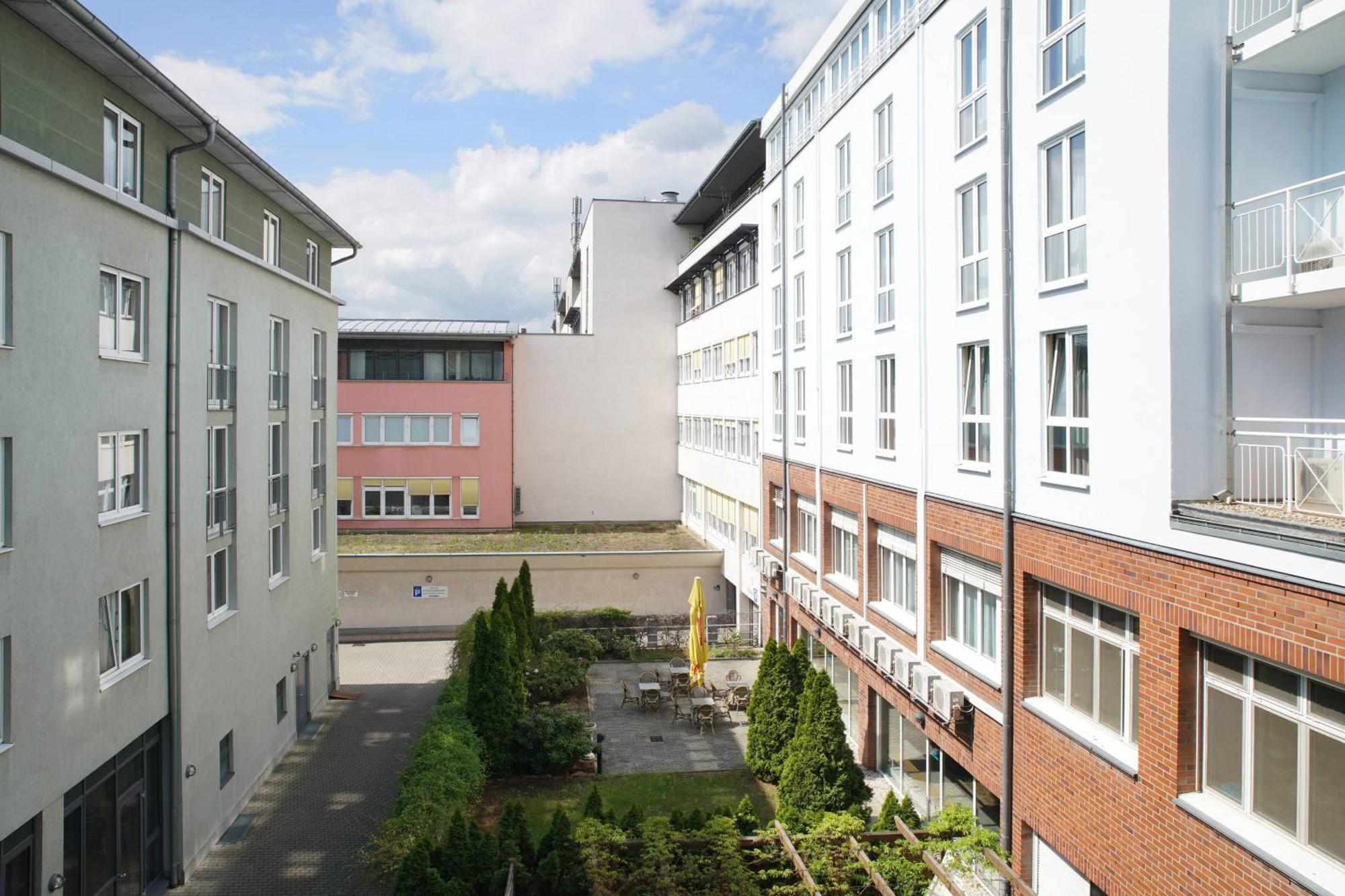 Courtyard By Marriott Dresden Hotel Exterior photo