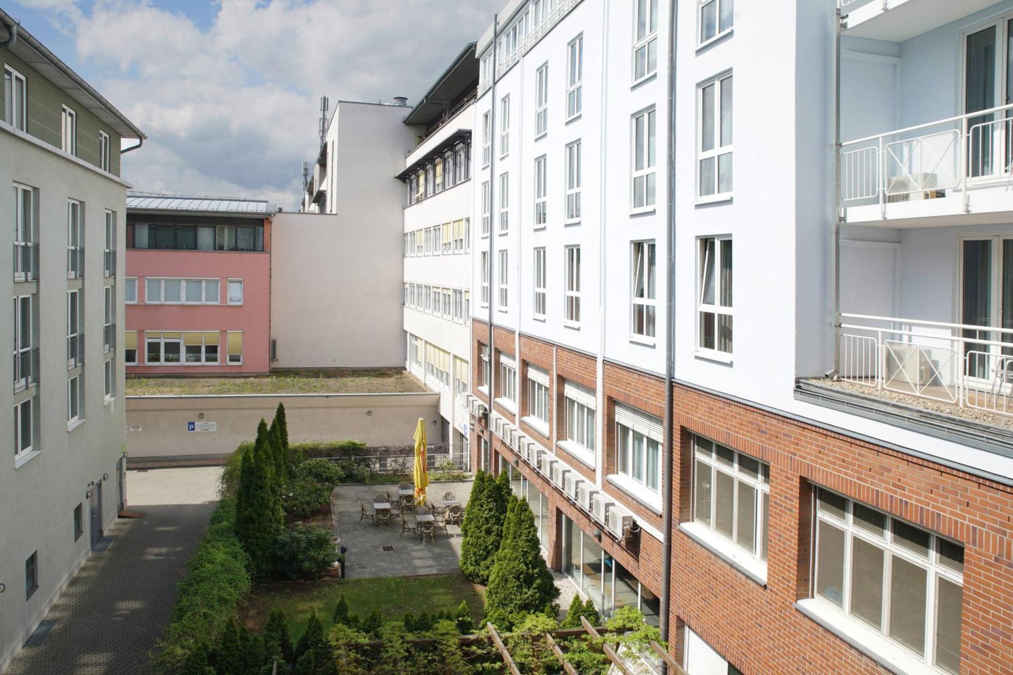 Courtyard By Marriott Dresden Hotel Exterior photo