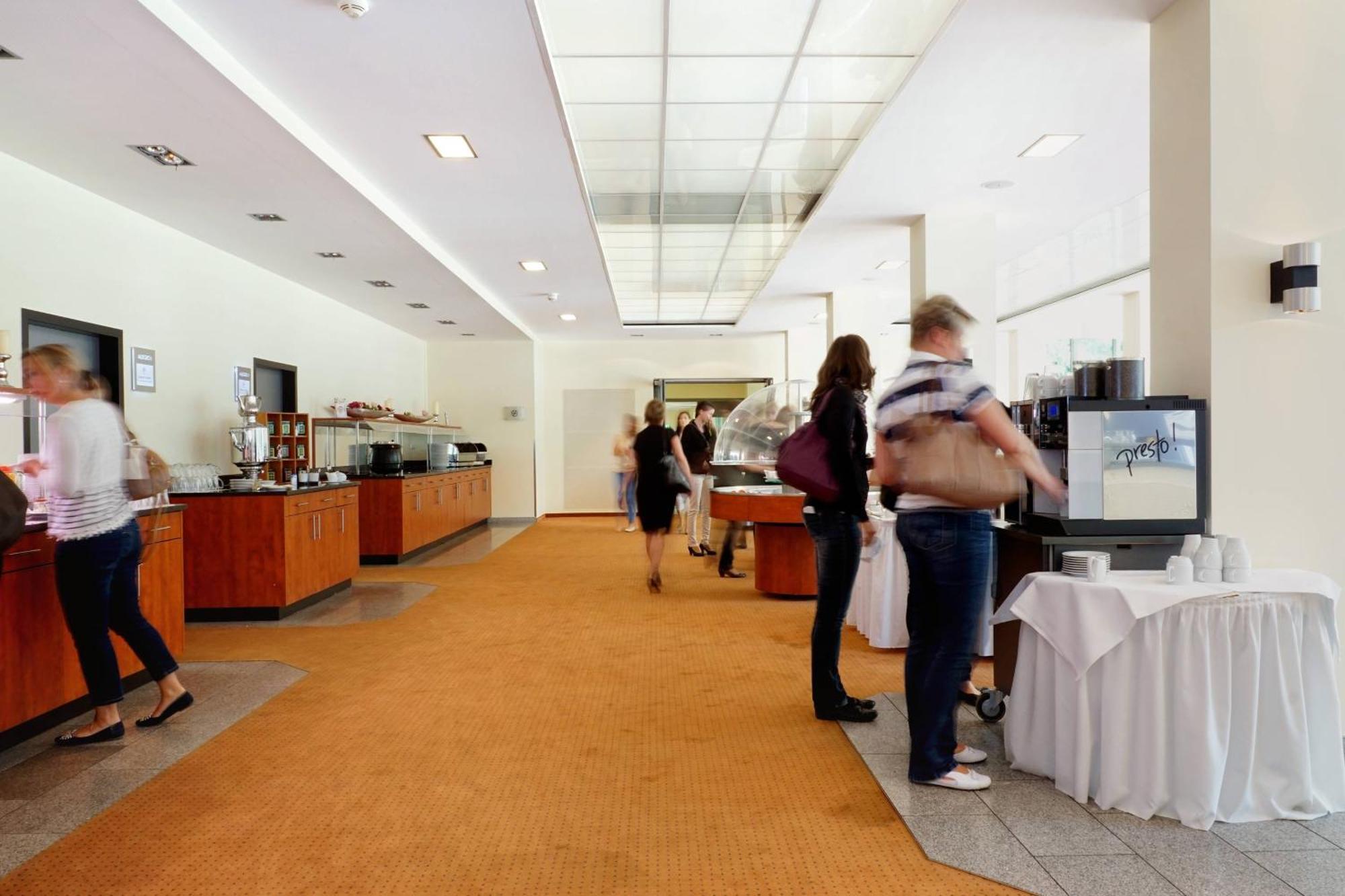 Courtyard By Marriott Dresden Hotel Exterior photo